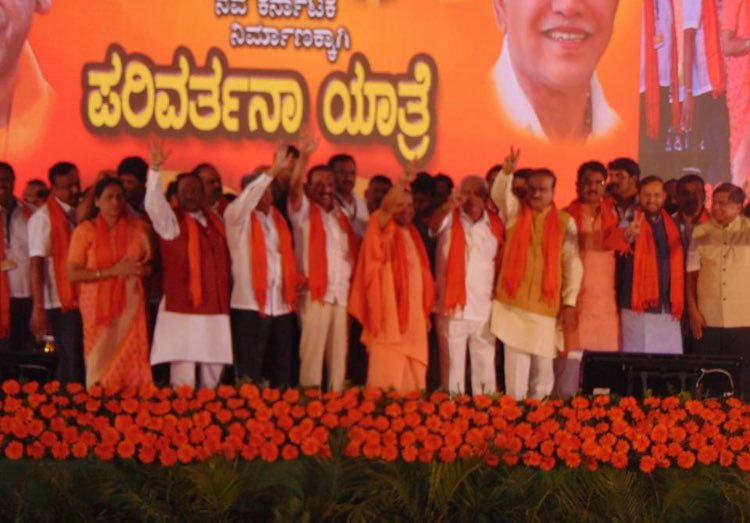 ikseshwarappa's tweet photo. A gathering of a very huge crowd to watch &amp; listen to captivating Sri @myogiadityanath who encourages people to join hands in bringing the change at #Parvartanayatra rally in #Bengaluru #Vijayanagara #BGSGround
@BJP4India https://t.co/s0Yd0ULDcu