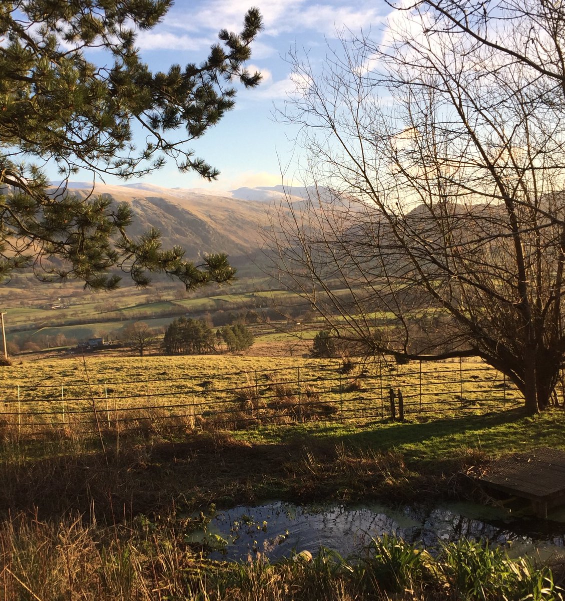 BlencathraTim's tweet photo. Some good afternoon sun looking at #Hevellyn @terrybnd final of the mountain trilogy @CumbriaWeather @TGOMagazine @metoffice @KeswickTourism https://t.co/y1fIIwr26o