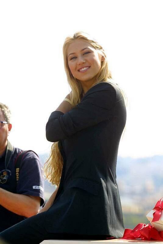 ANNA KOURNIKOVA - Página 10 DS8snrhX0AERXR0