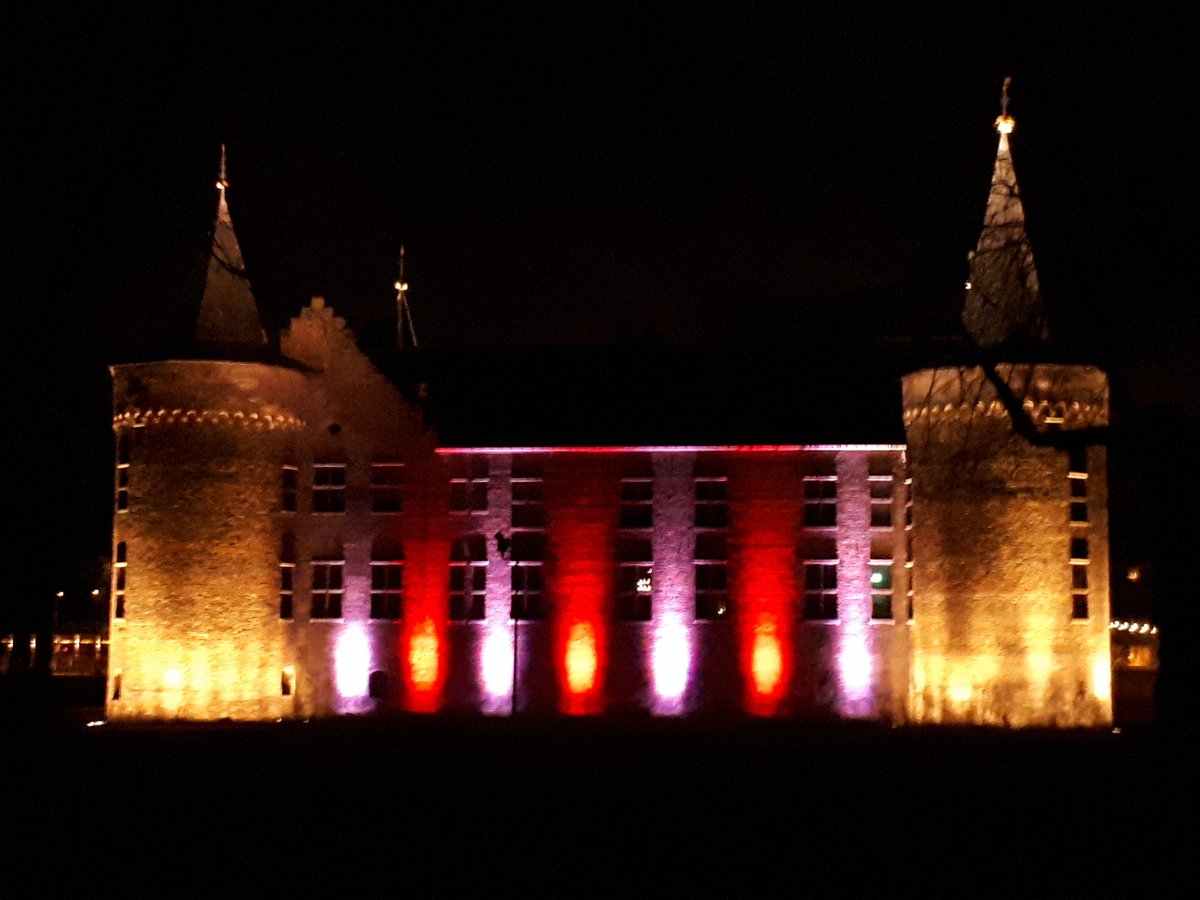 LiborvanBree's tweet photo. My house is mine castle ##Light2C.nl hovenier met specialisatie in tuinverlichting https://t.co/3Oq0e5zNFz