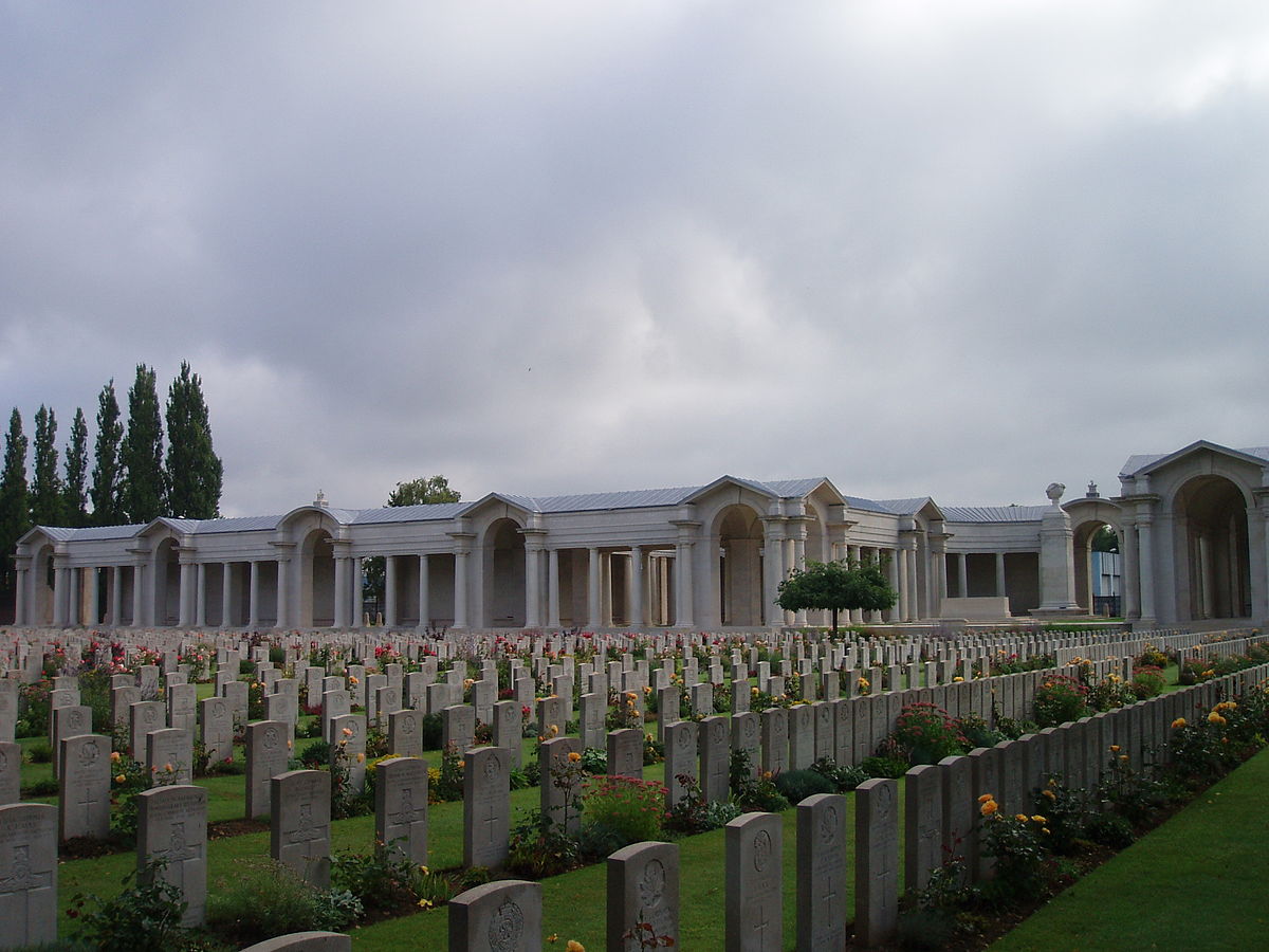 AEMcKayRFC's tweet photo. Thread. At the end of July and beginning of August, 1932, the @CWGC unveiled two of its greatest memorials on the Western Front: Thiepval and the Arras memorials to the missing. #FWW #WW1 #Somme100 #WW1Centenary https://t.co/L5cdCBwOB7