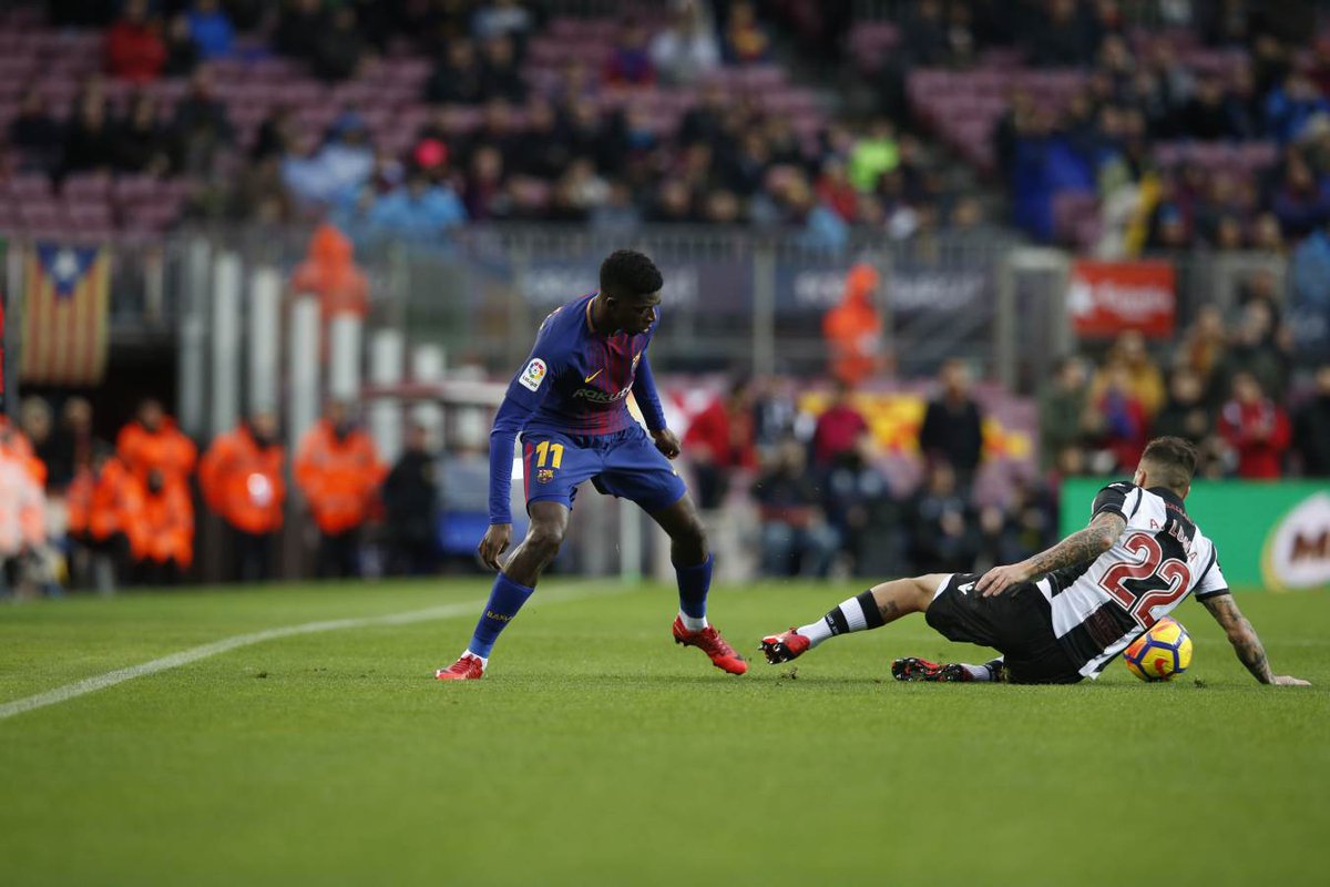 FCBarcelona_es's tweet photo. ❗ Minuto 25: ¡Doble ocasión azulgrana! Buen disparo de Dembélé que rechaza Oier y el rebote de Suárez se estrella en el larguero. ¡Vamos Barça! (1-0) #BarçaLevante https://t.co/ipqnUUkw1m