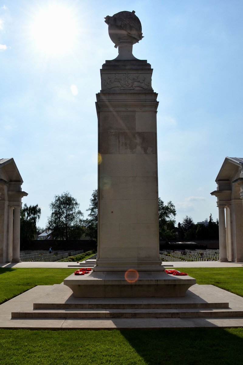 AEMcKayRFC's tweet photo. @CWGC The Arras Memorial enclosed an additional monument, an obelisk called the Arras Flying Services Memorial, upon which are inscribed the names of 1000 #pilots who have no known grave. #FWW #RoyalFlyingCorps #RAF #WW1 https://t.co/WkHjnZU7uy