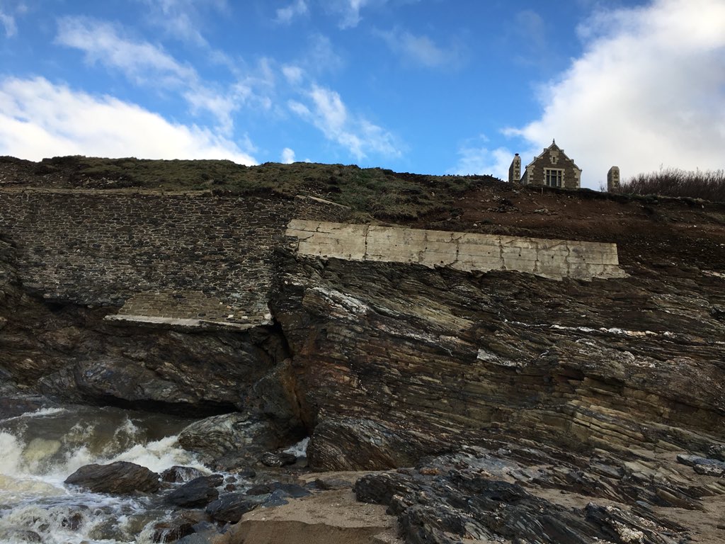 Marty_Barnfield's tweet photo. Out for a walk around one of my favourite places in Cornwall #LoeBar . Amazing the power of the recent storms and and the erosion they cause https://t.co/0G71XaVLrf