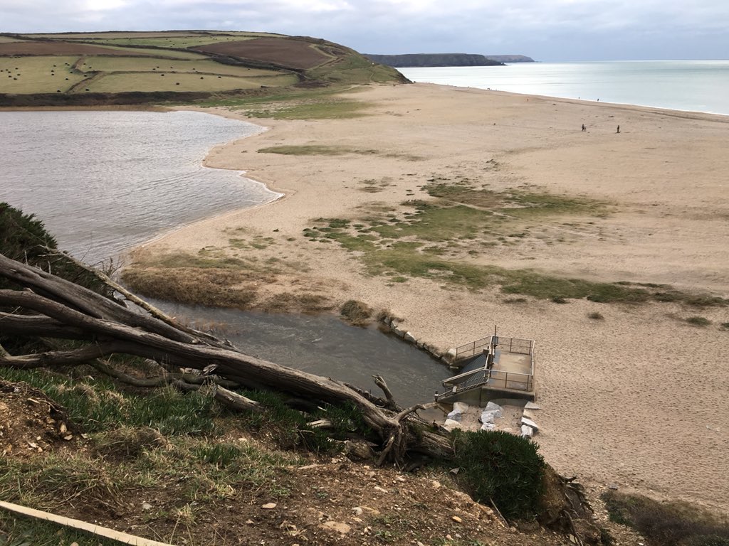 Marty_Barnfield's tweet photo. Out for a walk around one of my favourite places in Cornwall #LoeBar . Amazing the power of the recent storms and and the erosion they cause https://t.co/0G71XaVLrf