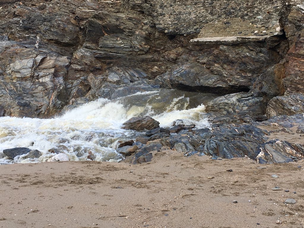 Marty_Barnfield's tweet photo. Out for a walk around one of my favourite places in Cornwall #LoeBar . Amazing the power of the recent storms and and the erosion they cause https://t.co/0G71XaVLrf