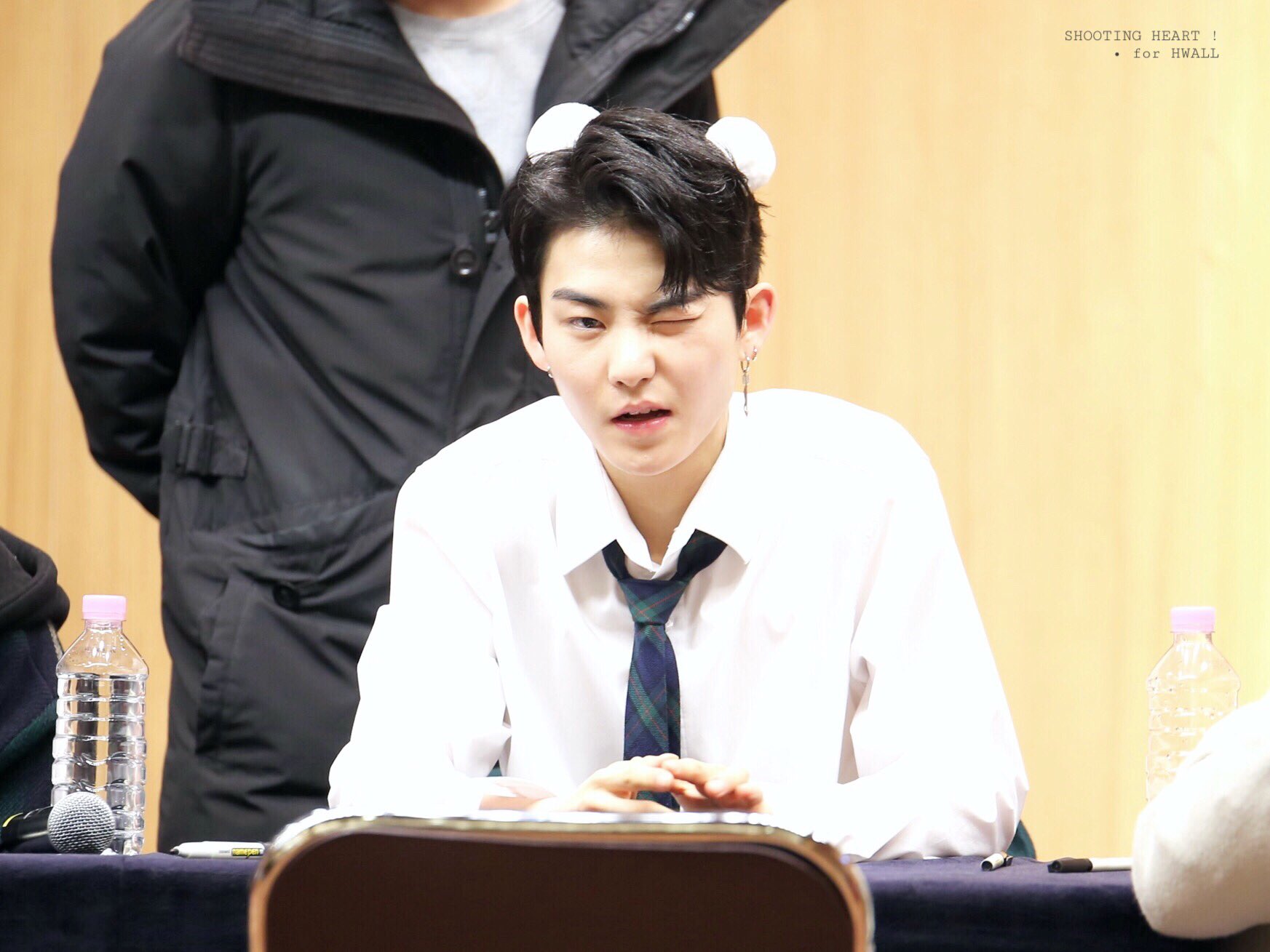 SHOOTING HEART ! on Twitter "171229 합정 팬싸 표정부자 현준이의 18살 끝자락 💘 더보이즈 활