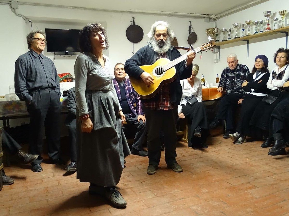 La #tradizione della #Pasquella a #BellariaIgeaMarina 🎼🎻 Si festeggia cantando la fine delle feste nel tentativo di esorcizzare l’inverno!  #cantipopolari #pasquaroli 
Ph Paolo Chiusoli e L’Uva Grisa