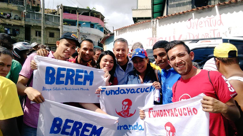 BloqueMiranda's tweet photo. Hoy @BloqueMiranda se desplegó en el territorio en conjunto de el Gobernador @HectoRodriguez, el alcalde @alcaldejvra y los ministros @jorgerpsuv y @VillegasPoljak en aras de la construcción del Plan de la Patria 2019-2025 como lo encomendó @NicolasMaduro https://t.co/sLLwtdW9Jv