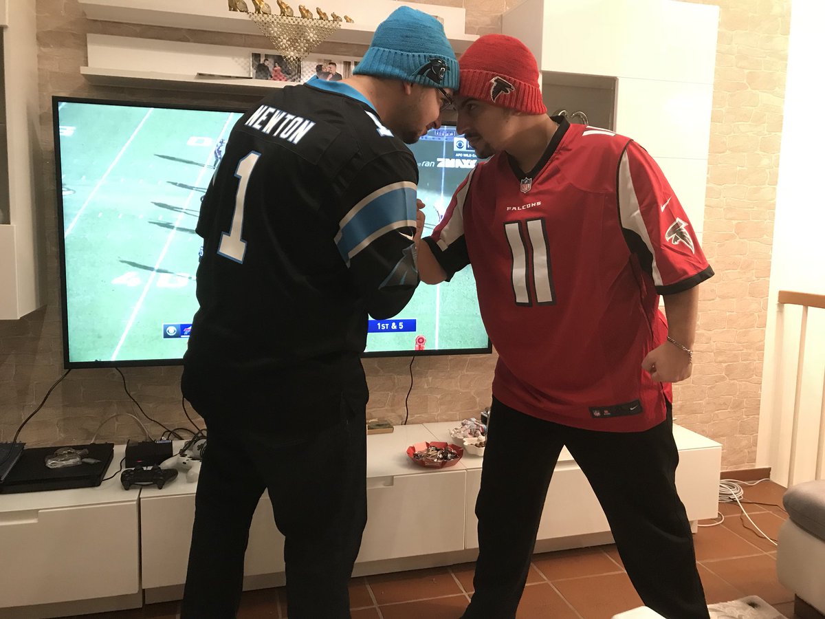 Alpaa35's tweet photo. It‘s called Brotherlove. NFC Championship: Falcons @Panthers #ranNFL #ranNFLsuechtig #jedenverdammtenSonntag #warumliegtdaStroh #bromance https://t.co/LWI5g4XBmL