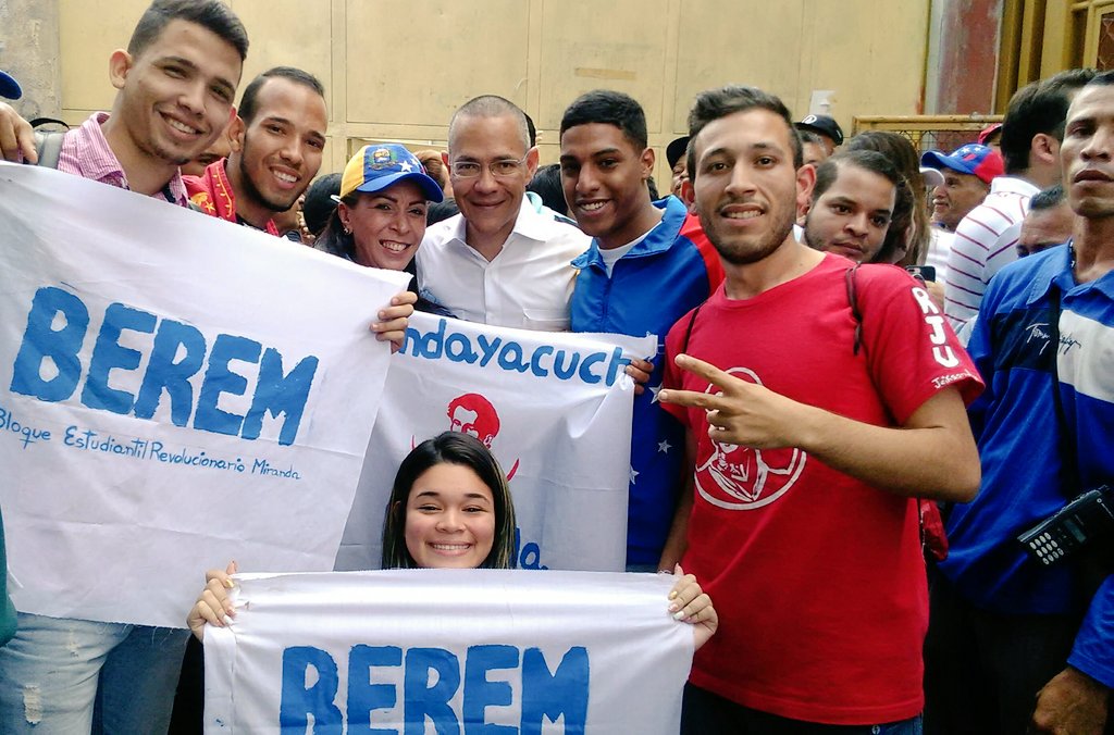 BloqueMiranda's tweet photo. Hoy @BloqueMiranda se desplegó en el territorio en conjunto de el Gobernador @HectoRodriguez, el alcalde @alcaldejvra y los ministros @jorgerpsuv y @VillegasPoljak en aras de la construcción del Plan de la Patria 2019-2025 como lo encomendó @NicolasMaduro https://t.co/sLLwtdW9Jv