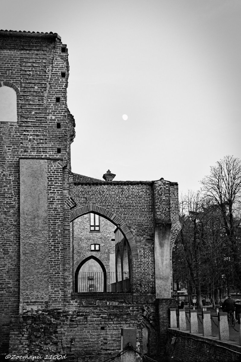 Castello ! #castellodiabbiategrasso #lombardia_super_pics #ishot_italia #volgolombardia #immaginiepa #abbiategrasso #photodirector #cyberlink #canon_photos #canon #canon_official #canonphotography #streetfotography @EGTTOURS <a href="/inLOMBARDIA/">inLOMBARDIA</a> <a href="/cittaslow_intl/">Cittaslow International</a>