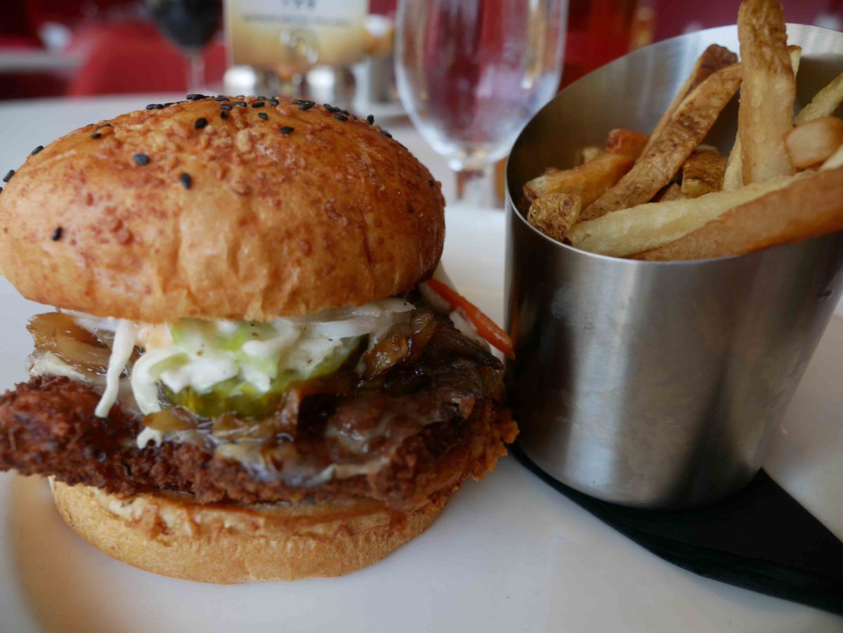 AnchorageMuseum's tweet photo. How do you like your burger: Chicken, beef or black bean? Whatever your preference, Muse has one giant of a burger waiting for you.
#CantBelieveIAteTheWholeThing
#TheyAintSmall https://t.co/qZpd8pWhLr