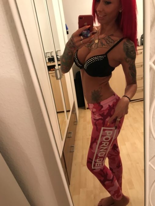 Porno_de_'s tweet photo. Anni Angel postete: Seehr coole Leggings von #pornode :D Vielen lieben Dank :)) https://t.co/DmtSLUfVXN https://t.co/GZqBbq9Unp