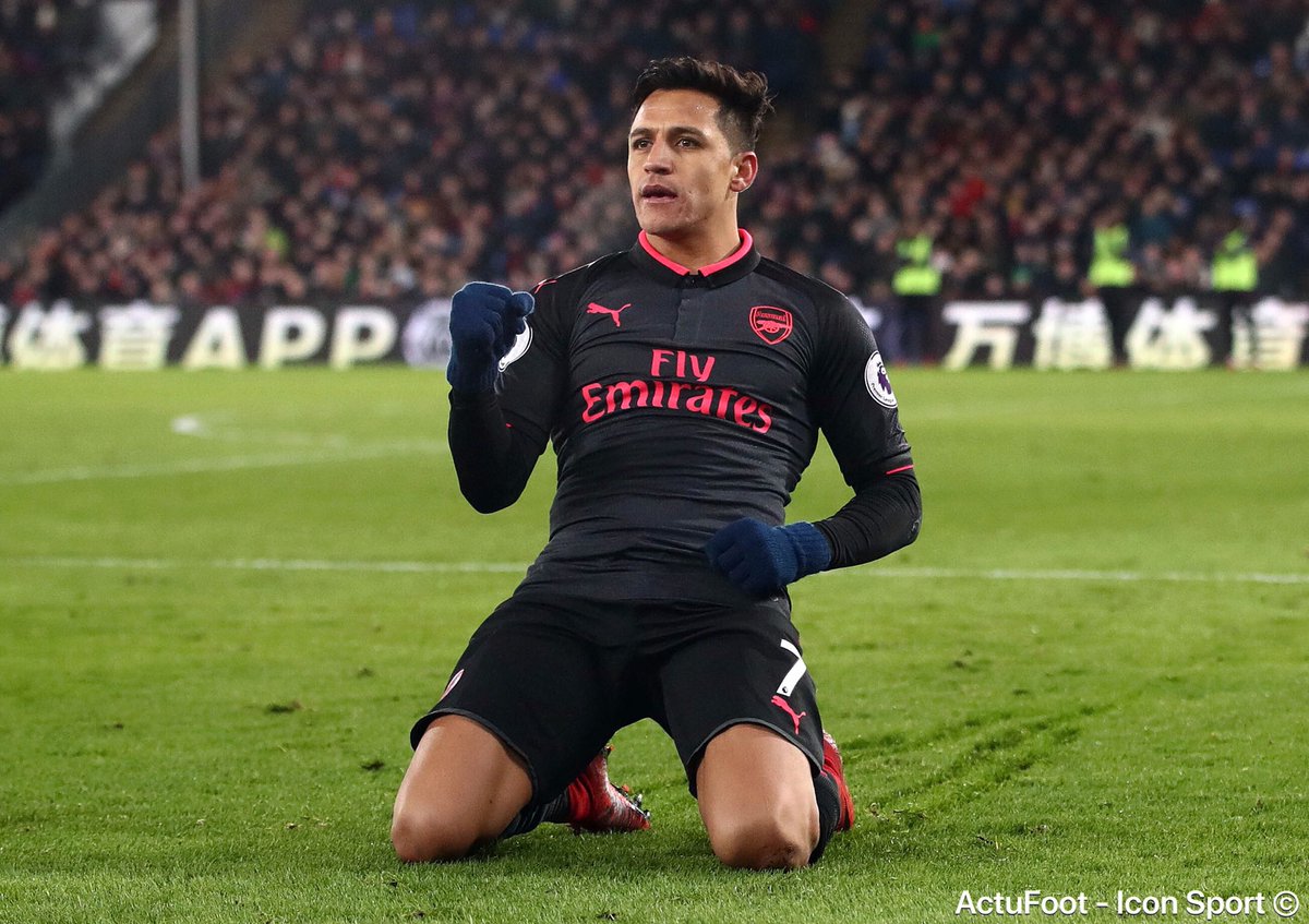 ActuFoot_'s tweet photo. 🔴 Manchester City et Arsenal négocient depuis vendredi pour le transfert d'Alexis Sanchez.
Les Citizens proposent 40 M€.
Un accord serait proche d'être trouvé.
(@Sammy_Goal &amp; @ChrisWheatley_ /  @MaksCardenas) https://t.co/DvmJoz4X9T