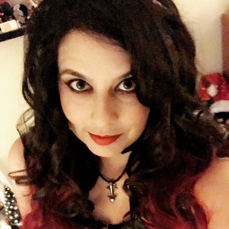 Kraev1n's tweet photo. Getting ready for the show last night. Had a few snags but it was still a great night. More pics coming soon!

#btf #beneaththefallen #fallenfans #musicislife #musician #musicianlife #singer #singergirl #siren #sexysiren #sirenofbtf #thesiren #musiclover… https://t.co/yzOlPmGa3o https://t.co/S9MM4P94Fs
