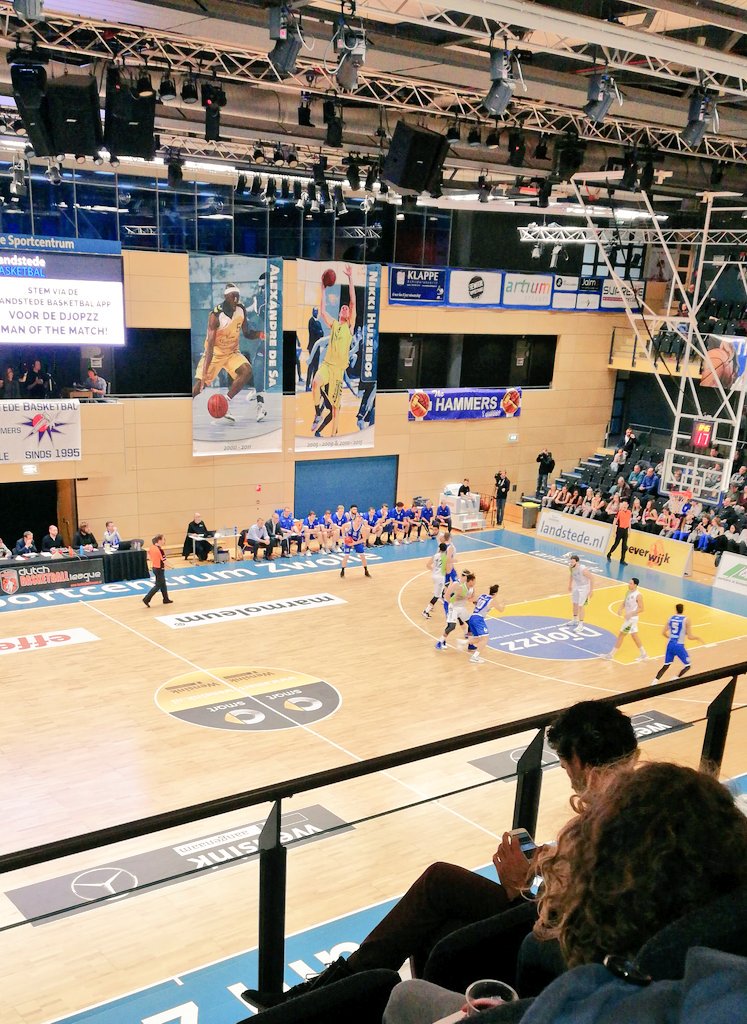 Leren van andere sporten! Vandaag te gast bij topbasketbal in Zwolle. Spannende pot en mooie overwinning voor <a href="/LandstedeBasket/">Landstede Hammers</a> tegen @ZZLEIDENBASKETB (69-65).