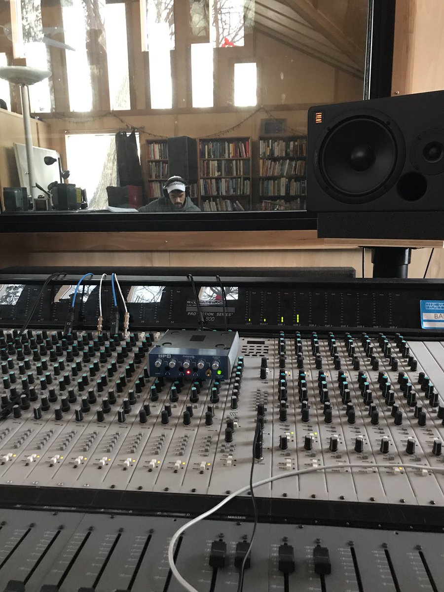 slappy_pat's tweet photo. Tracking with the great @SamPursey at Barnhouse Recording on this cold Sunday. #barnhouserecording #weneedbeer https://t.co/eRQ797IucN