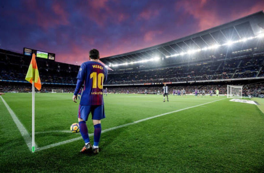 mesqueunclub.gr: Image: Messi taking corner during the game