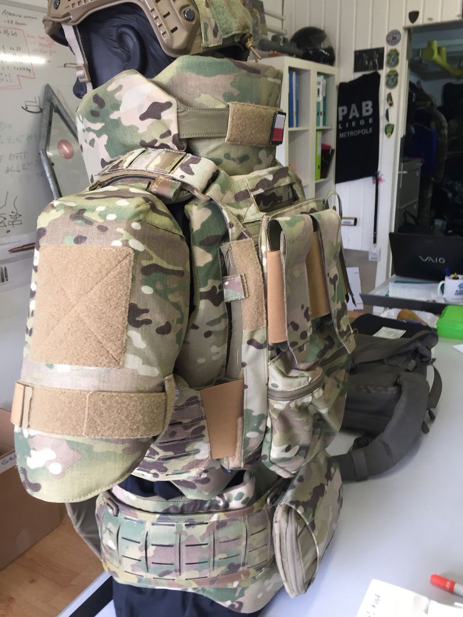 USH_Worldwide's tweet photo. USH PERIPHERICAL KIT
Here are the pics of the original proto model. Since then, we have improved it a lot!!
Soft & Hard in front/back, neck, groin, belt, biceps
#universalshield #ballistic #ballisticshields #USH #Peripherical #pewpewlife #pewpewpew #tactical #tacticalshield https://t.co/NkluWCTbio