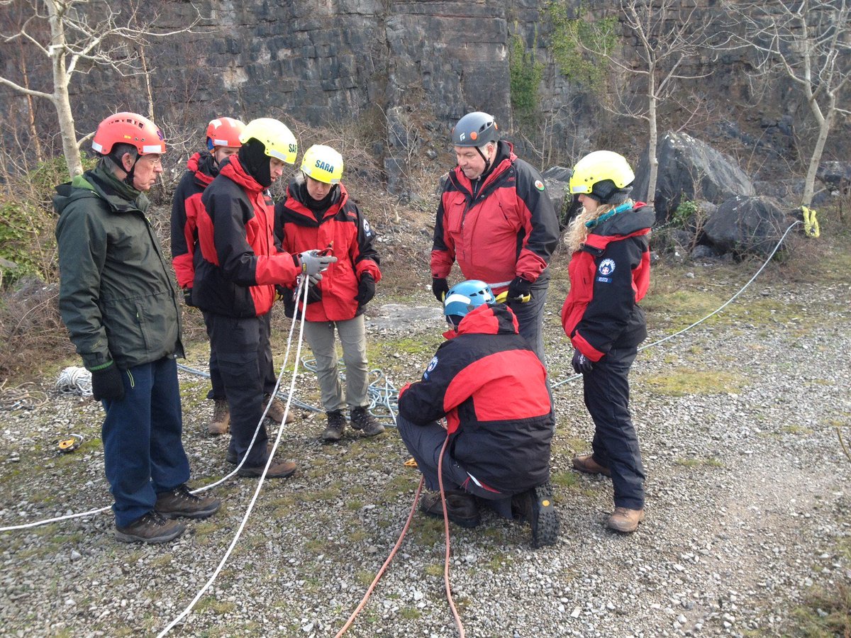 SARAbeachley's tweet photo. Some photos from the #CliffRescue training today on #FlyWall ... #SARA #MountainRescue https://t.co/4yZDKYKBlj