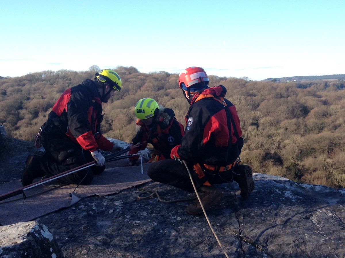 SARAbeachley's tweet photo. Some photos from the #CliffRescue training today on #FlyWall ... #SARA #MountainRescue https://t.co/4yZDKYKBlj