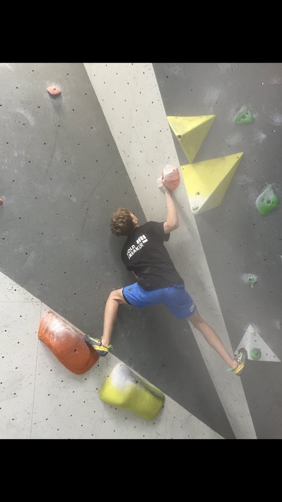 ClimbBen's tweet photo. It’s good to be hitting training hard again 💪🏻 after only Climbing for a month it’s time to be working hard &amp; get strong 👊🏻 @hold_breaker https://t.co/m6n58ZiRJ4