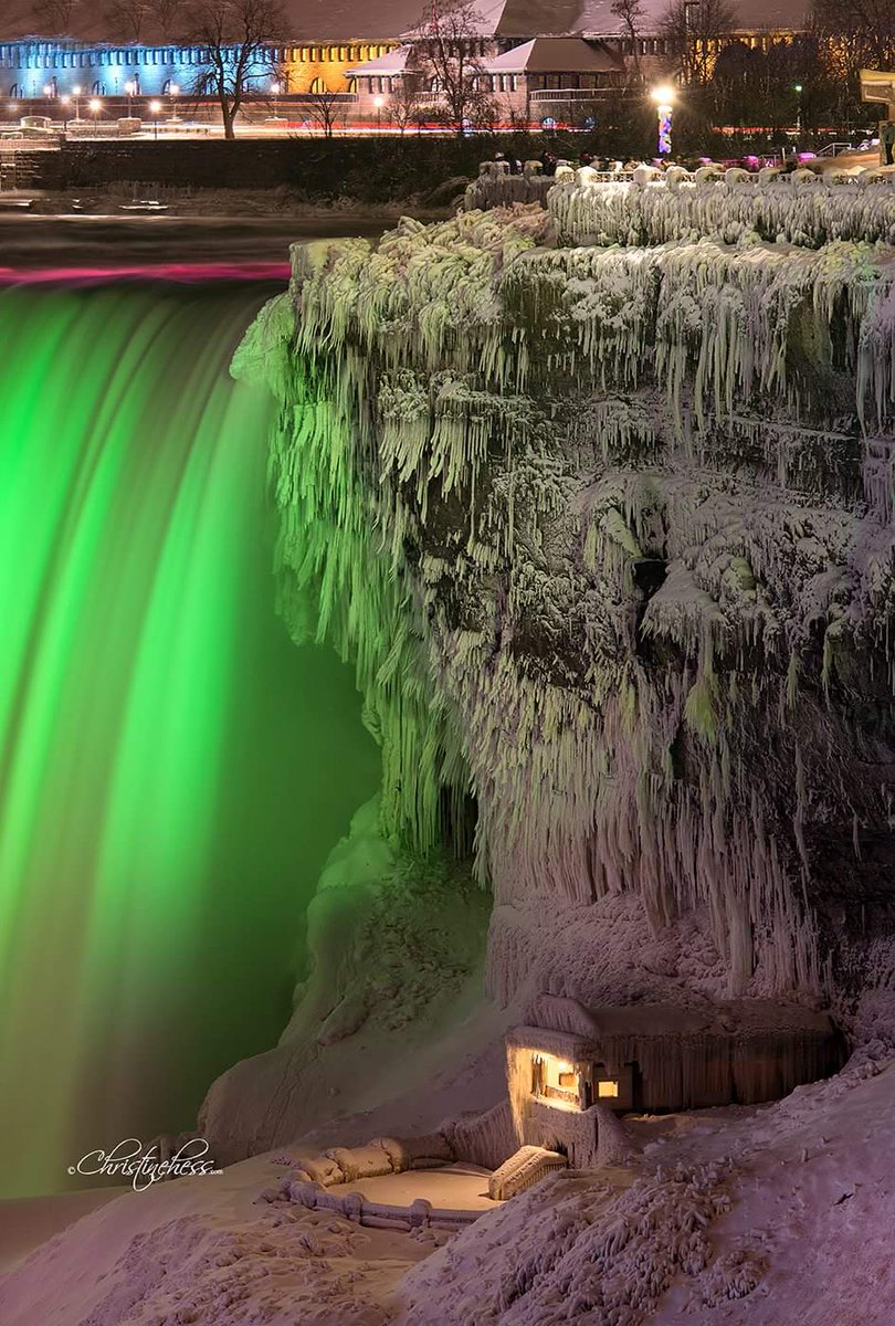 christine_chess's tweet photo. Definitely cold but well worth going out shooting for! #shareyourweather #niagarafalls #niagarafallsphotographer #nikonca #explorecanada #exploreniagara #frozen #frozenniagara #polarvortex #cold #ArcticBlast #DiscoverON #NiagaraParks https://t.co/avlblIby0V