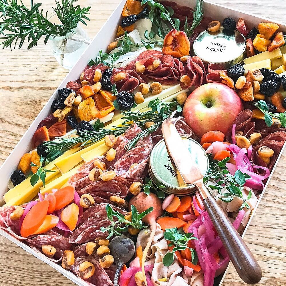 FishersCheese's tweet photo. A gorgeous spread that went out for an event last week. We hope it was a good attendee! #partyplatterpeople #yeswereontheguestlist https://t.co/jsGQkOtjNu https://t.co/EkuRgrIXKi