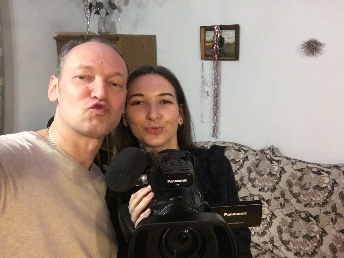 KatlyarVika's tweet photo. Место, где я счастлива сделал он своими руками. Ему 70, а амбиций и идей ещё на полвека вперёд. 
Настоящее счастье танцевать с ним по утрам. 
Обожаю и восхищаюсь! https://t.co/5iPEcsNuyp