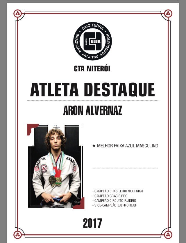 Alessandro_JJ's tweet photo. ARON ALVERNAZ 

🏆ATLETA DESTAQUE 2017 🏆
CAIO TERRA ASSOCIATION NITERÓI

* MELHOR FAIXA AZUL MASCULINO 

#caioterrabjj #cta #ctaniteroi #alebjj #ctabrasil
@caioterrabjj @atamafightgear @ibjjf https://t.co/YHg9qwldyM