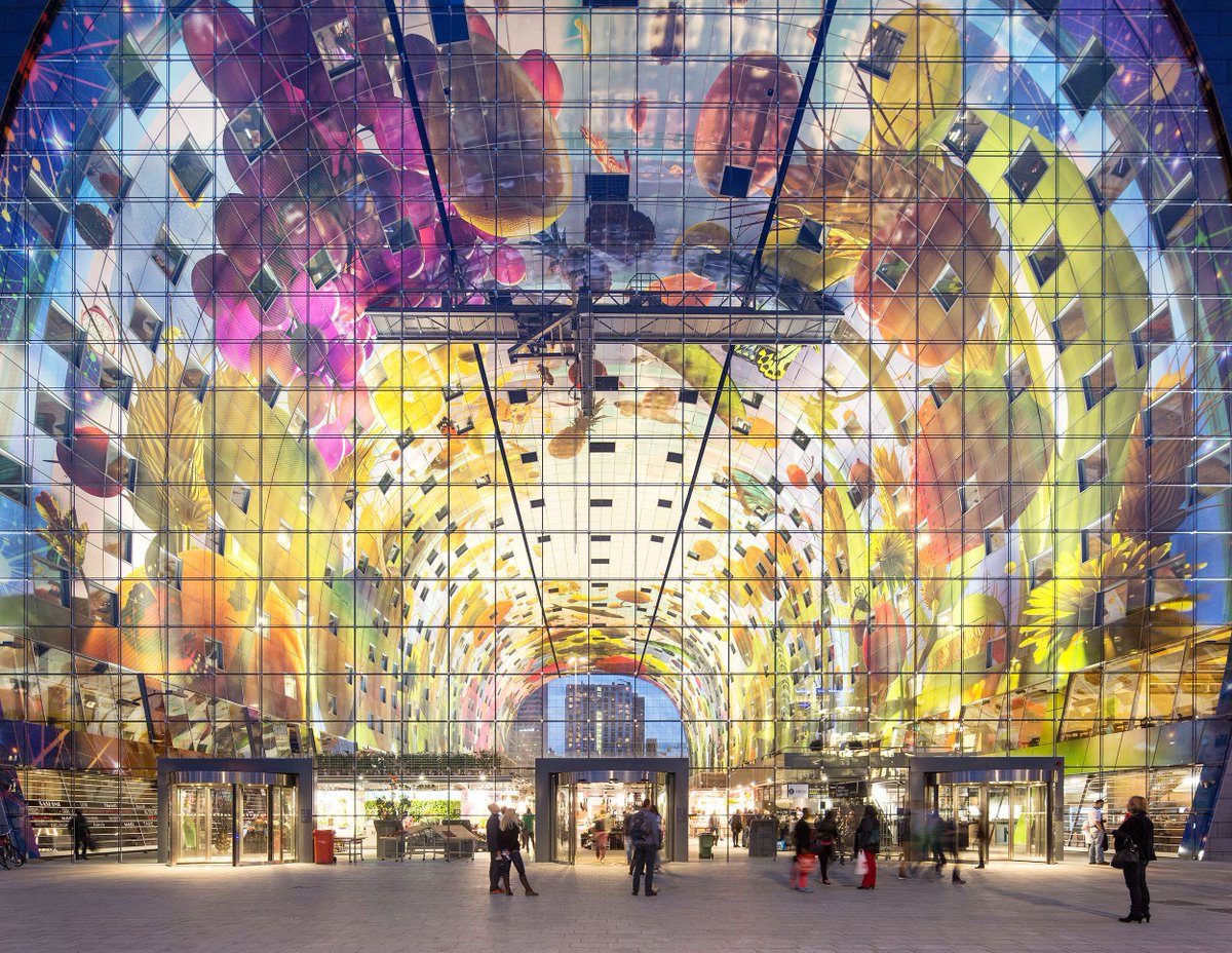 Markthal, Rotterdam: A 40m-high arch with 4000 aluminum panels containing a 11000m2 contemporary artwork depicting old masters from Dutch painting #architecture #design #engineering:
instagram.com/p/BdpVaA-noKZ/…