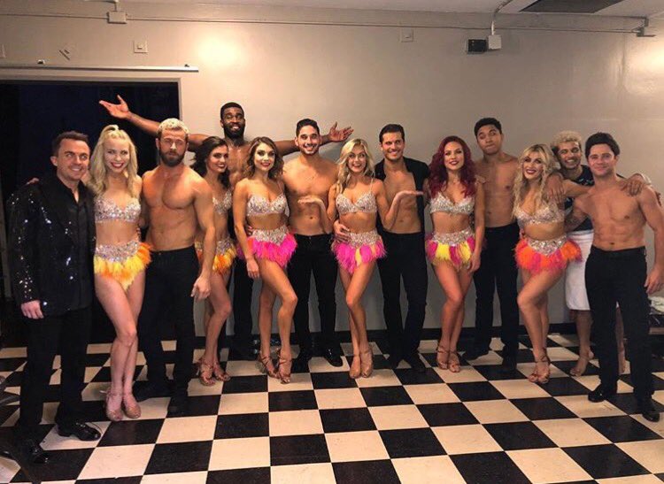 Alan_Linds's tweet photo. 4 days till @lindsayarnold's birthday!!! Excited to see what the tour fam has planned for her, I'm sure it's gonna be awesome ๐๐๐ @SharnaBurgess @Dance10Alan @Dance10Jenna @artemchigvintse @SashaFarber @EmmaSlaterDance @Jordan_Fisher @keodancer #DWTSTour #LindSLAY https://t.co/VJpCDRplva