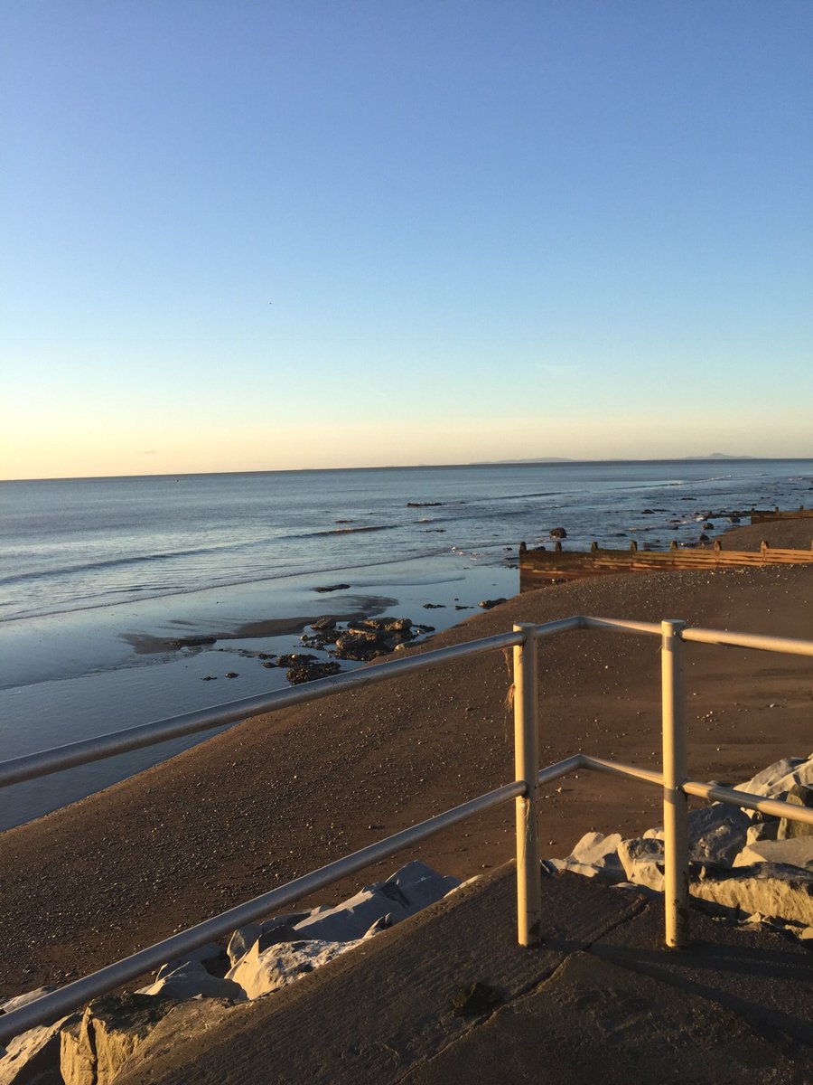 LindyLouMac's tweet photo. Home Sweet Home! The #weather has been #cold but #bright and #sunny this weekend. What #beautiful #light on the #beach this afternoon. #sea #skies #fmsphotoaday #littlemomentsapp #fms_light #wales #cardiganbay #tywyn #tywynbeach #instagram #prompt https://t.co/EYgNyaN70n
