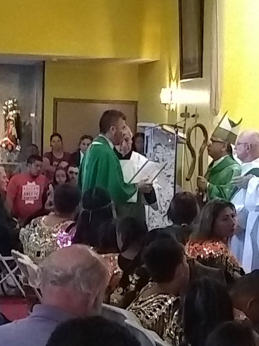 CoroSP89433's tweet photo. El Padre Edgar Villanueva es nombrado pastor official en la Parroquia de Sun Valley por el Obispo Randolph, todos deseamos que Dios guie sus pasos al dirigirnos por el Nuevo camino que emprendemos juntos. 27 de Agosto 2017 https://t.co/L8NM5qNkJ1