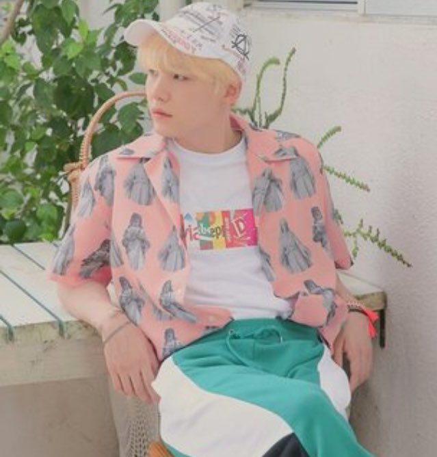 joonsjizz's tweet image. i am done. if i see one more fucking cute ass thing ima leave.. i am a hard stan and i’m not abt to become soft &amp;gt;:/