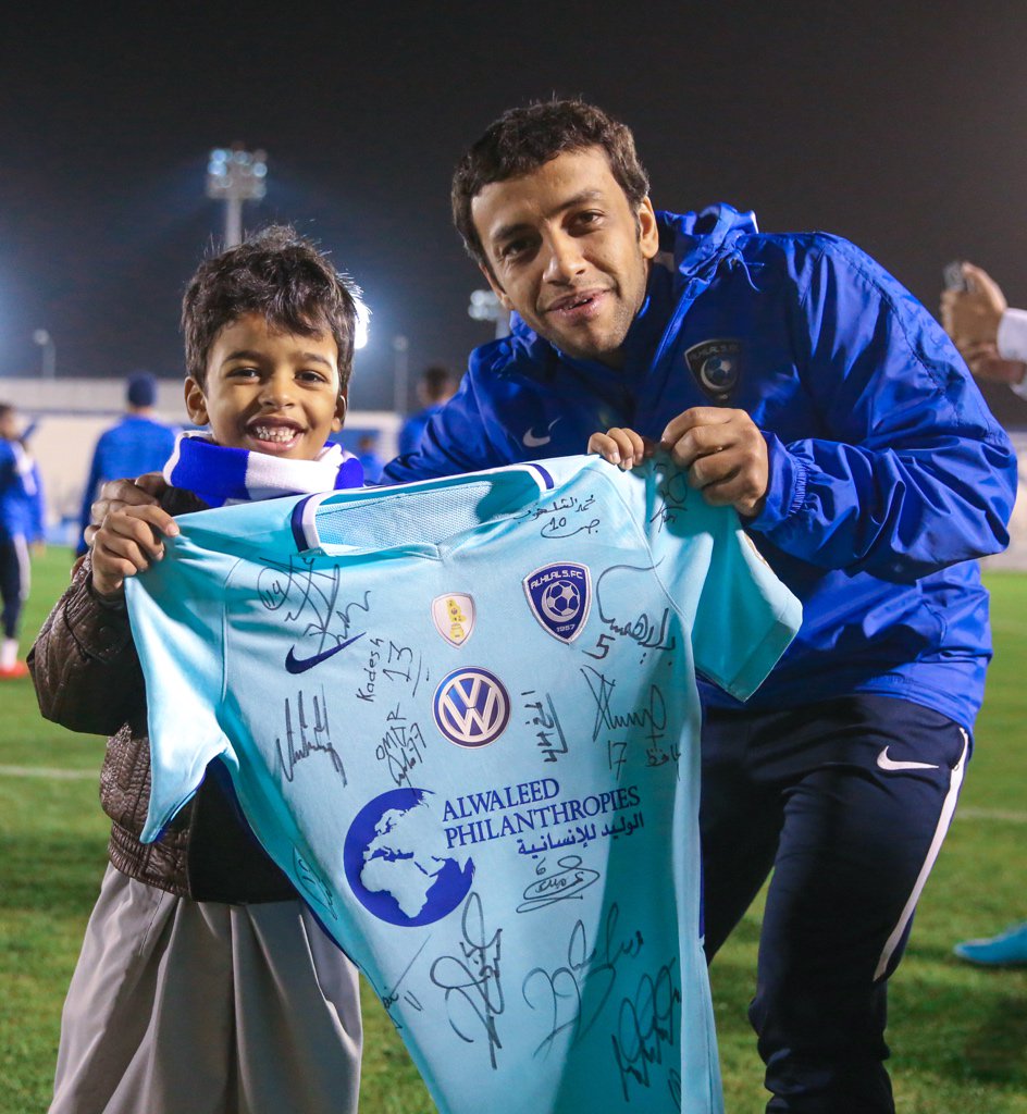 Alhilal_FC's tweet photo. شهد مران فريق #الهلال الأول لكرة القدم مساء اليوم تواجد الطفل “سعد البركاتي”، الذي انتشرت له صورة وهو يدعو لأبيه المتوفى. https://t.co/wRIAmDAd2B