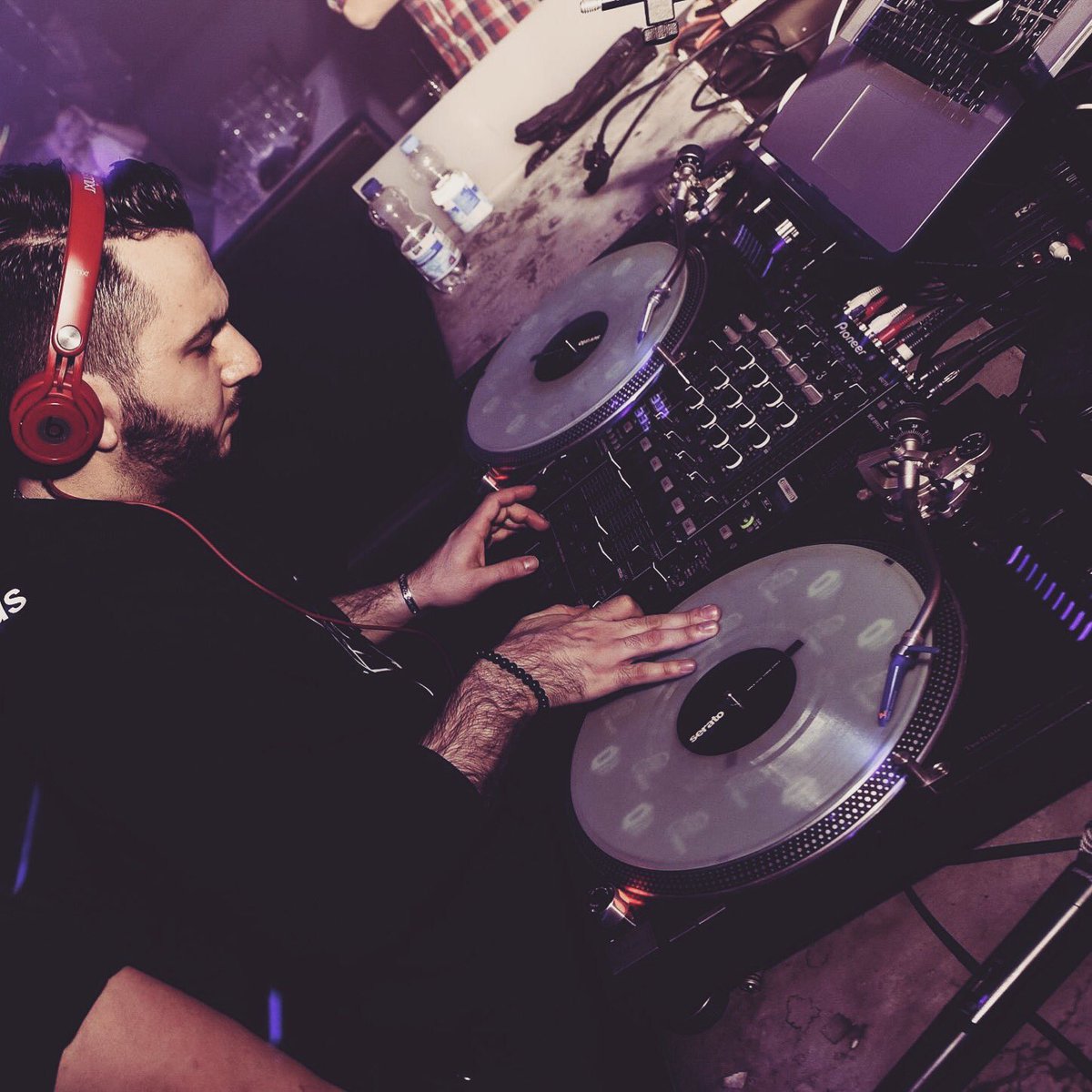 DJFlavaOne's tweet photo. ALWAYS KEEP IT 💯 !! @etageeins  @hip_hop_diamonds #hiphopdiamonds #music #passion #skillz #scratch #always100 #djlife 💎 📸 by @MaxiHoeck https://t.co/kSotKPkaqb