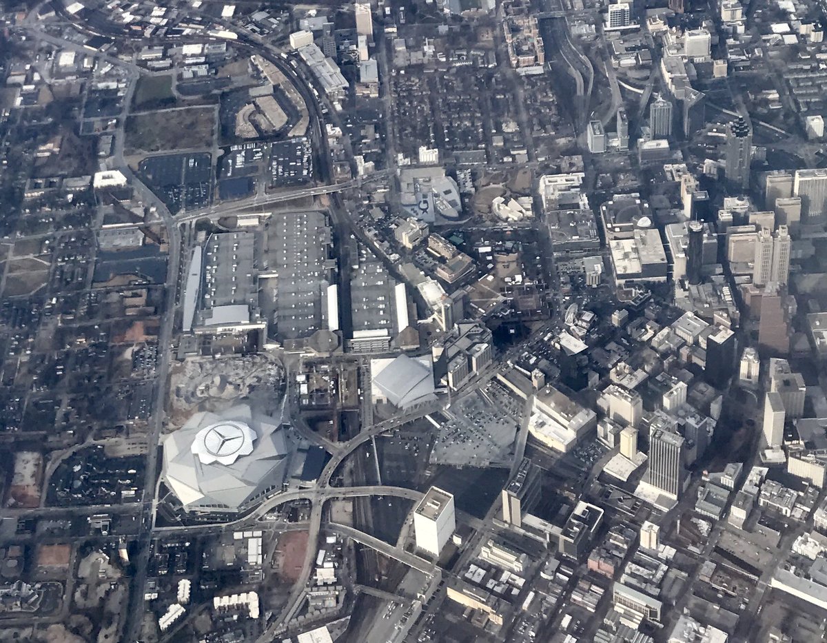 ravelda1's tweet image. Getting close for the @CFBPlayoff with our #CockroachSolutions sweepstakes winners! #CFBPlayoff #NationalChampionship @SyngentaPest