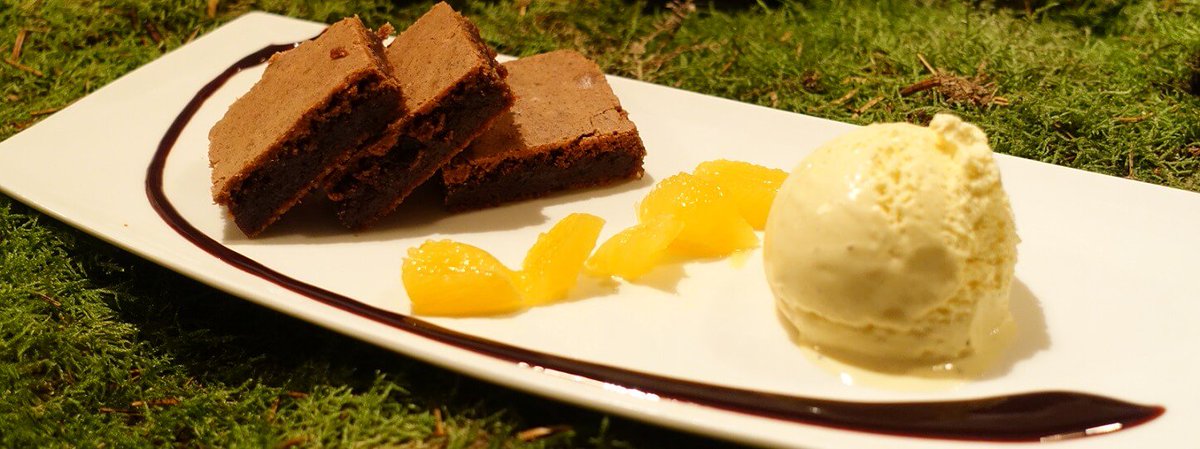 Grillfun076's tweet photo. Mijn eerste tweet is gelijk een heerlijk dessert wat je ook op de barbecue kan maken. Het wordt echt smullen met deze Whisky Brownies. #grillfun #barbecue #bbq #brownies #buitenkoken
https://t.co/S64GXVfsMD https://t.co/trSdOerxK3