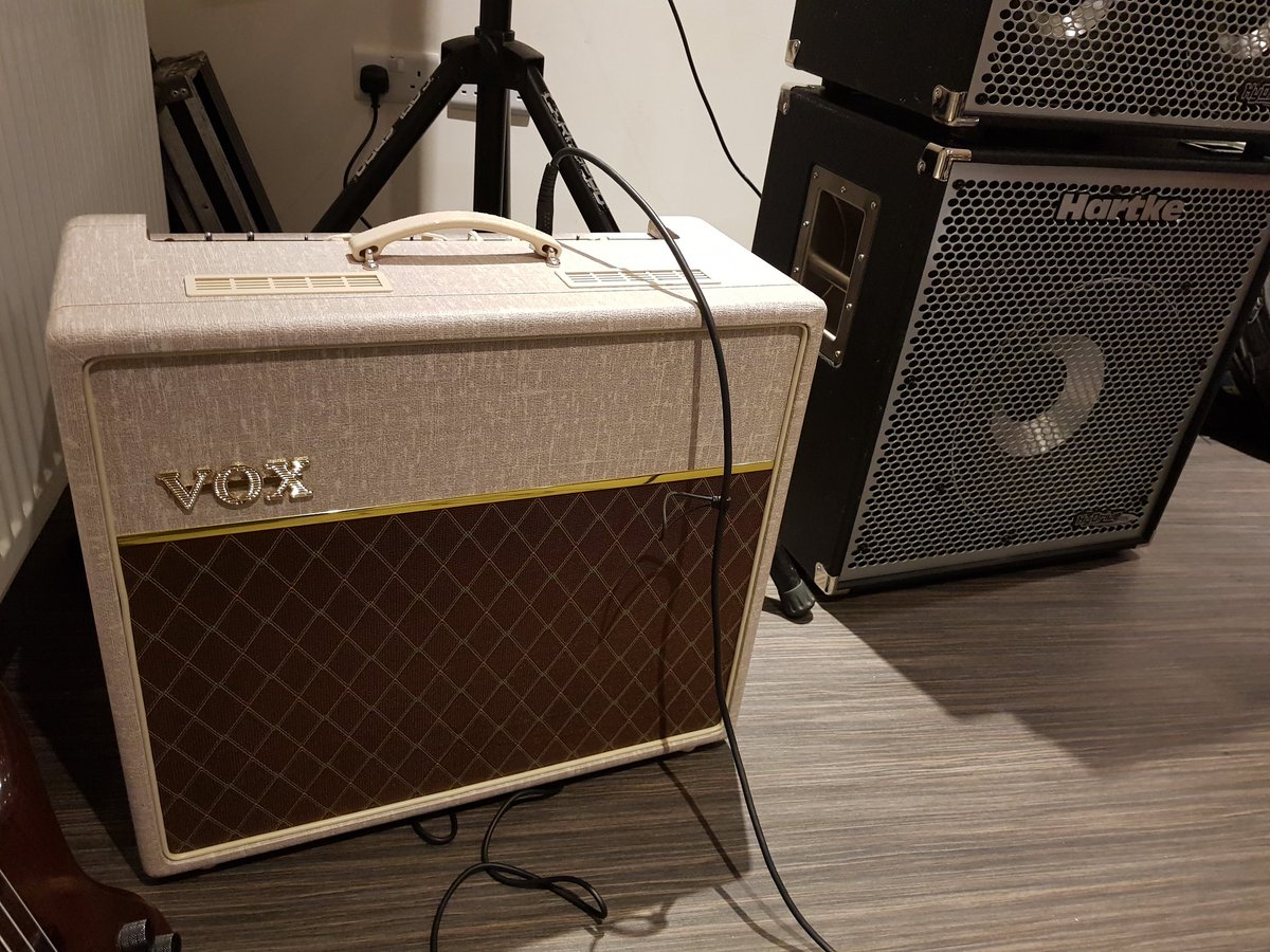 Mirichello's tweet photo. This thing continues to amaze. @VOXamps #tonecentral https://t.co/SX6guv2wHM
