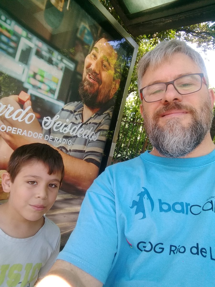 Al fin nos pudimos sacar una selfie con <a href="/soyseis/">Eduardo seisdedos</a> aguante #Ituzaingó.  Auspician Paladini, <a href="/barcampba/">barcampba</a> y <a href="/gdgriodelaplata/">GDG Río de La Plata</a>