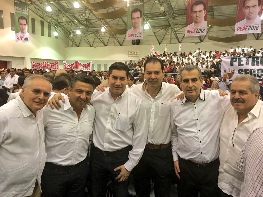 MiguelChicoOfl's tweet photo. Con mis compañeros Senadores, en el arranque de pre campaña de @Pepe_Yunes en Veracruz https://t.co/1JvGDulnsn