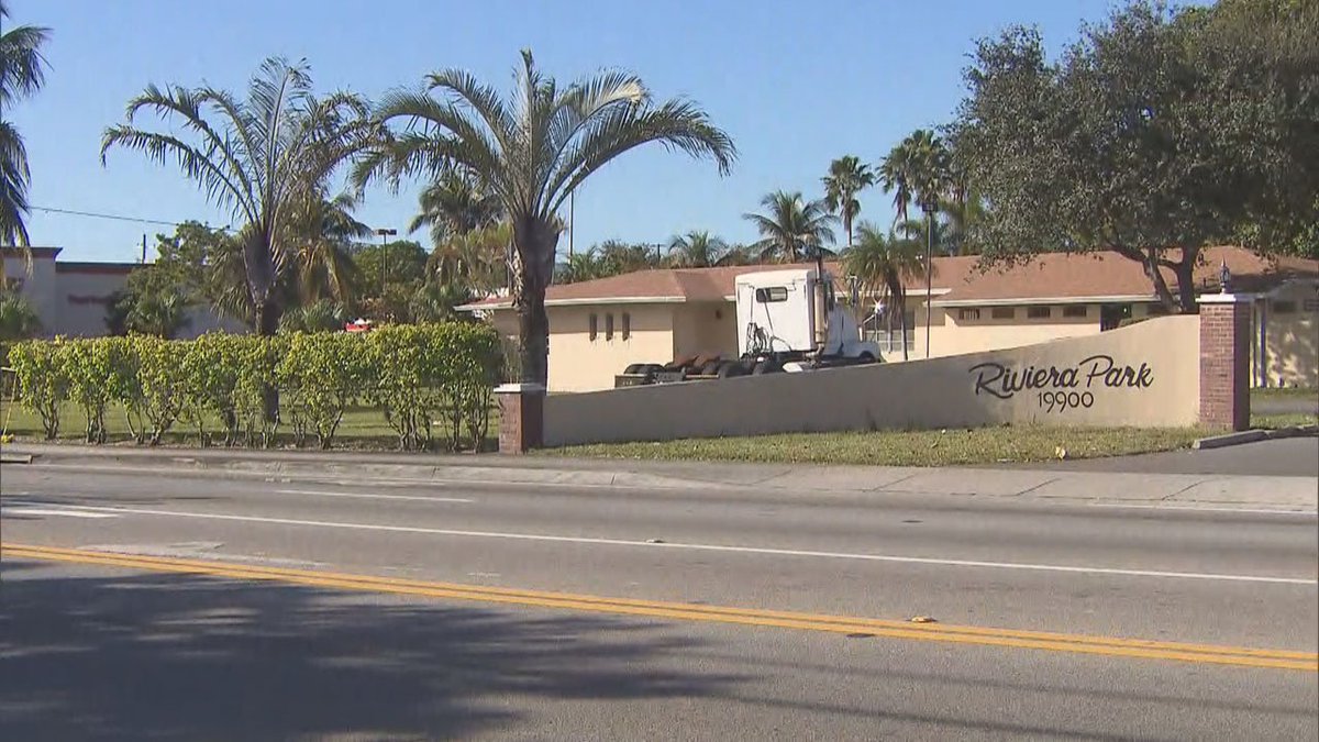 Three people were shot early this morning in Miami Gardens, officials say bit.ly/2m9d5J4 https://t.co/l62X19ohCW