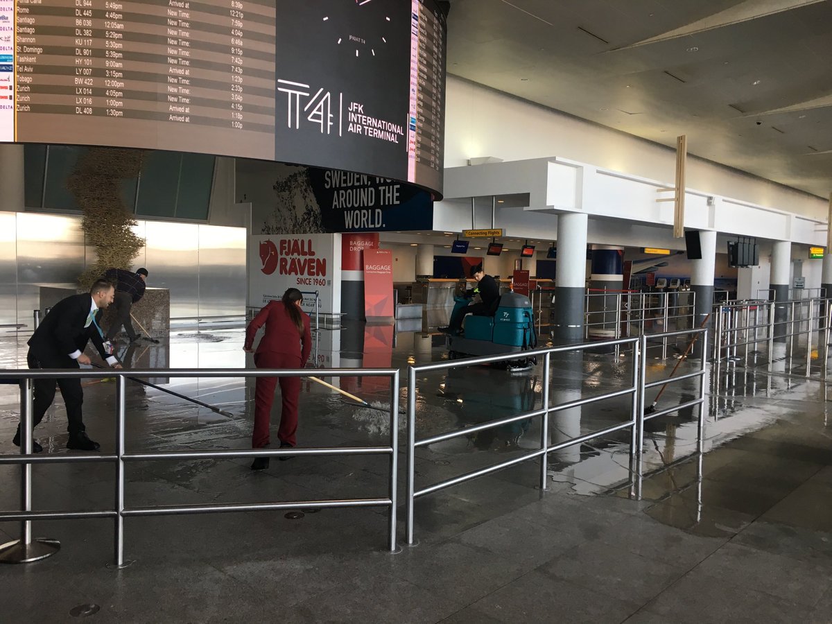 “Massive water main break” at terminal 4, #jfk #jfkairport