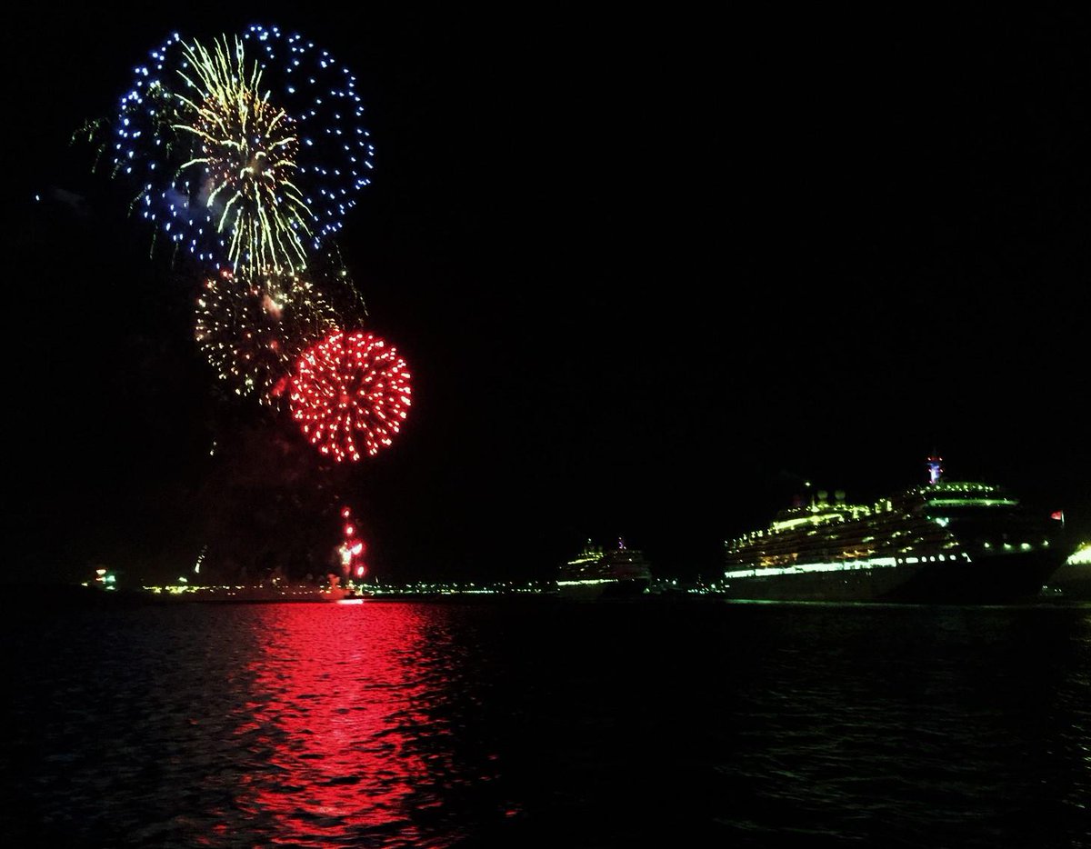 A spectacular beginning to their 2018 World Voyages for our Queen Victoria and Queen Elizabeth! #Cunard #Farewell #Fireworks