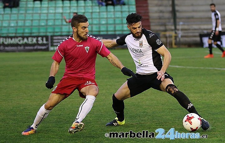 InfoMarbelli's tweet image. MÉRIDA 2-2 MARBELLA: El Marbella consigue un punto en un campo difícil como es el Romano, el marbella dominó gran parte de la primera mitad, y se adelantó con gol de Francis Ferrón. En la segunda mitad el Mérida consiguió 2 tantos para adelantarse, y más tarde empató Ferrón.