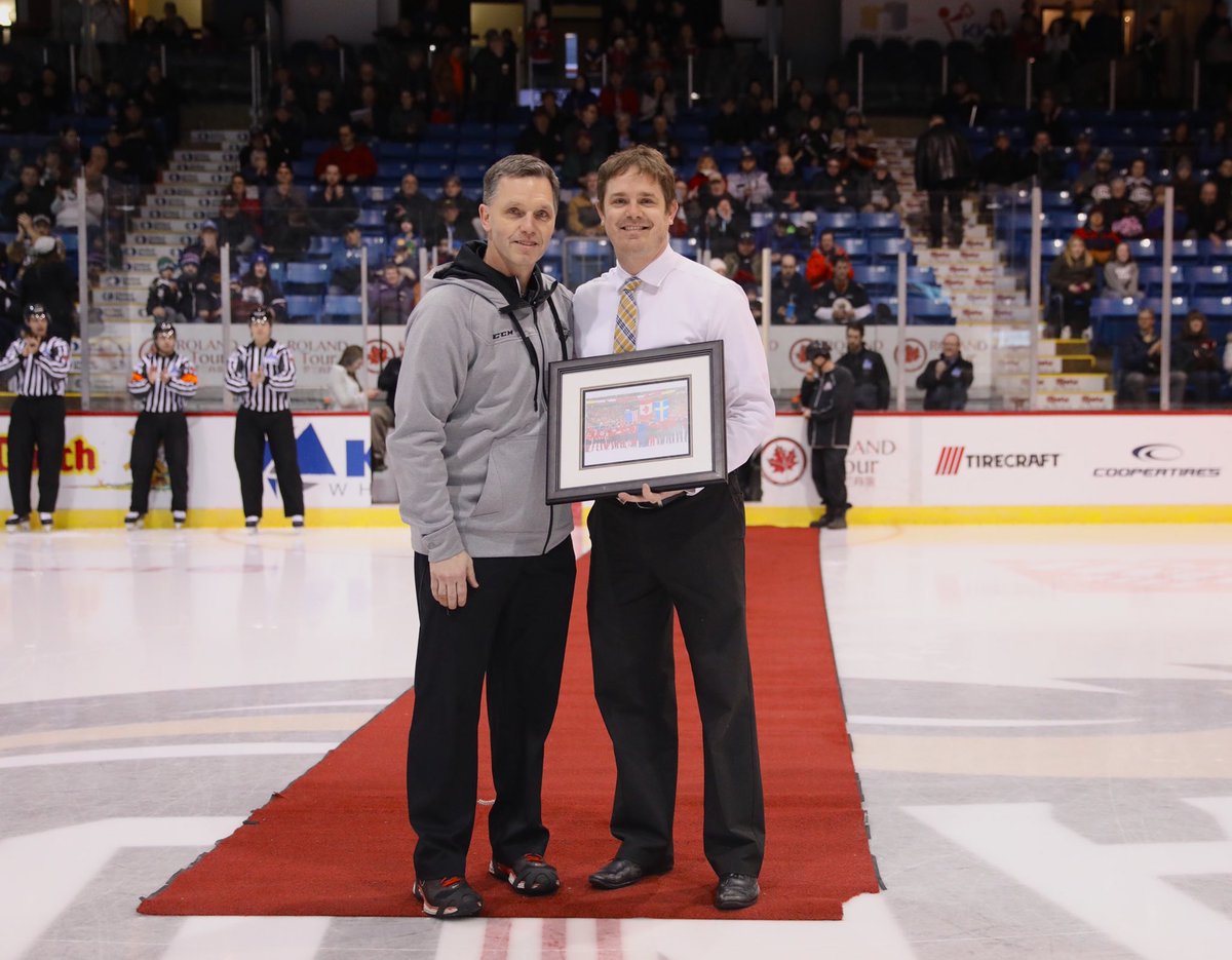 Darrell54's tweet photo. Our very own World Champion #kevinelliot #islandersHKY #WorldJuniors https://t.co/Wzulyey4e5