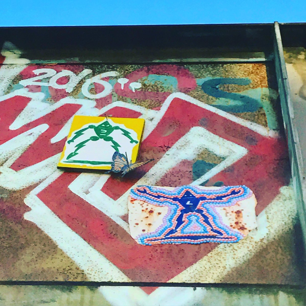 BrianKrijgsman's tweet image. another one from rolling_fool 🤖

#streetart #robot #robotswarm #thebridge #rollingfool #urbanart #artistsoninstagram #artistssupportingartists #graffiti #design #art #colourislife #colourist #inspiration #backalleyart #londonstreetart #eastlondon #shoreditch #london #hackney