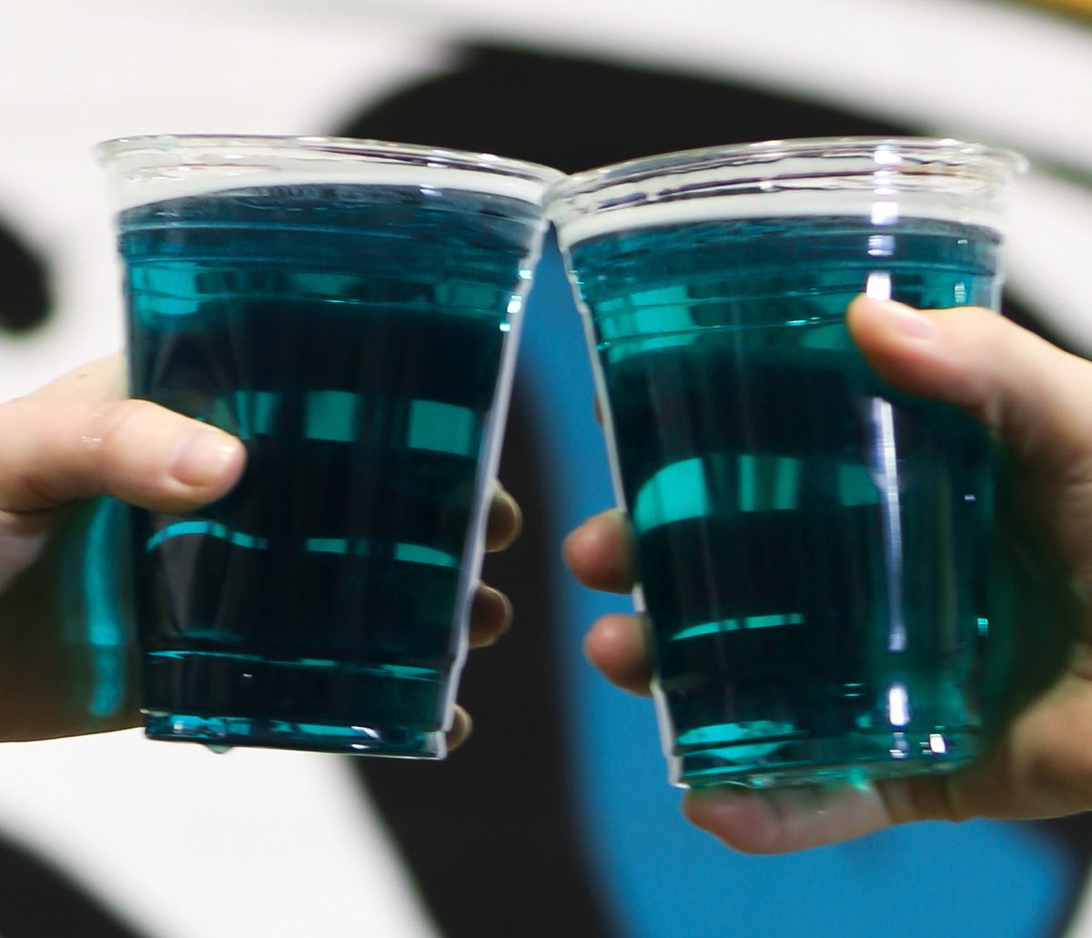 darrenrovell's tweet photo. Jaguars sold out of a 30 keg run of special teal beer created by Anheuser-Busch in the first quarter. https://t.co/PhLW6qpxIP